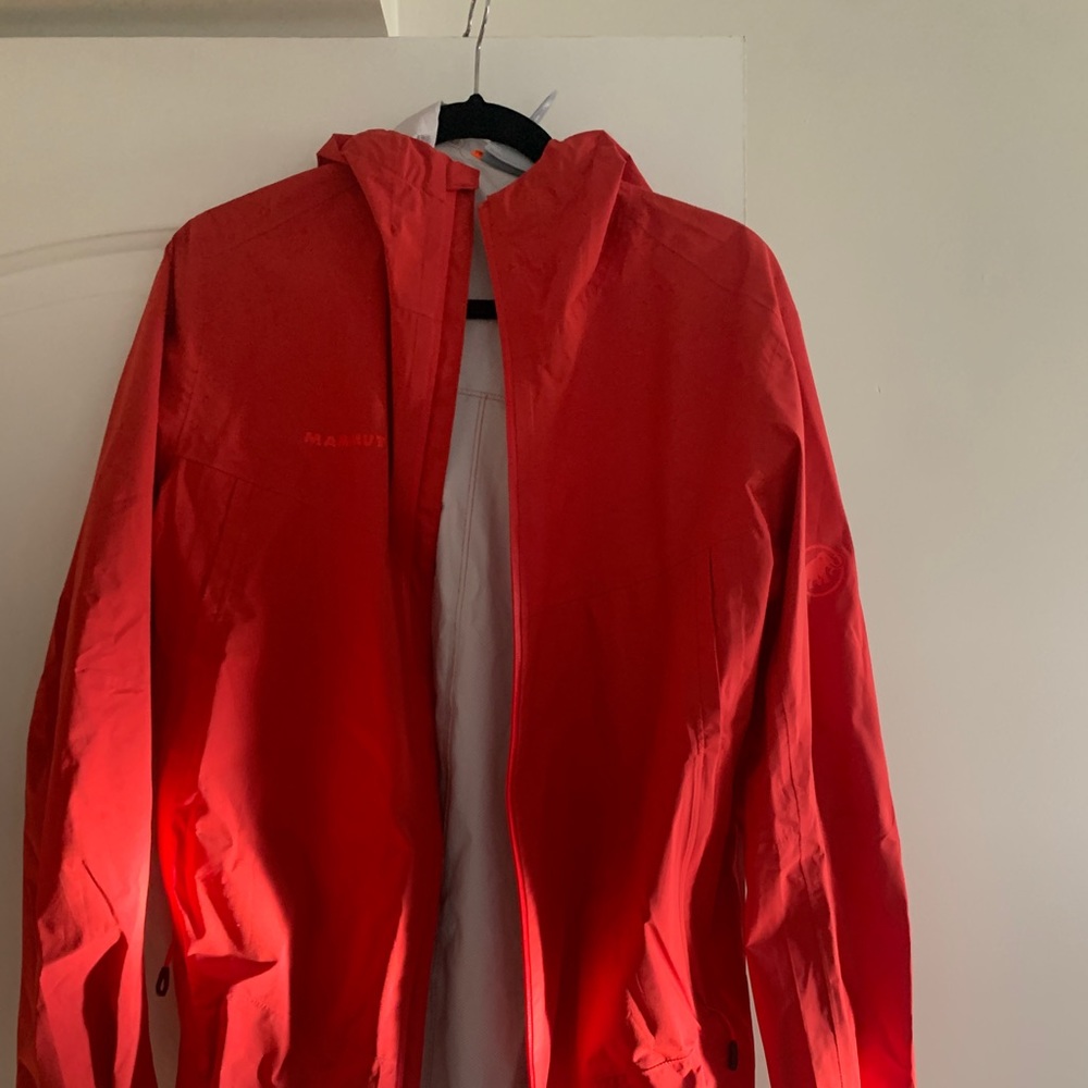Mammut light rain jacket. New. Size M